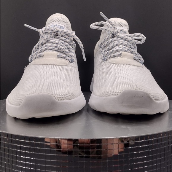 Adidas White Sneakers size 9.5 pre
Owned good condition